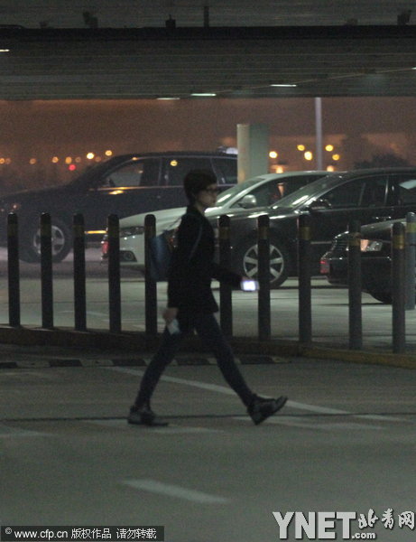 孫儷無鄧超陪伴獨自現(xiàn)身抵上海 深夜變手機(jī)控查崗