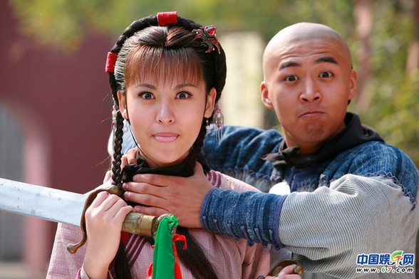 明星拍戲期間自?shī)首詷?lè)