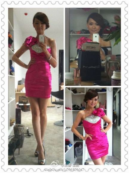 國(guó)足隊(duì)長(zhǎng)杜威主動(dòng)示愛浙江美女主播亞麗 蜂腰長(zhǎng)腿似侯佩岑