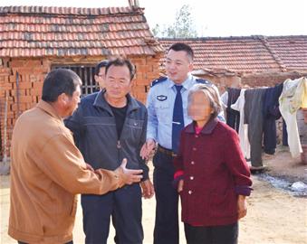 72歲老太夜行百里到日照看海 海邊瑟瑟發(fā)抖 72歲老太夜行百里到日照看海 海邊瑟瑟發(fā)抖