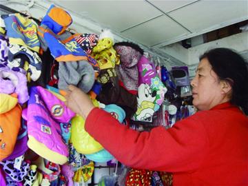 青島寵物秋冬衣1套至少上百元 比肩童裝主人不差錢 青島寵物秋冬衣1套至少上百元 比肩童裝主人不差錢