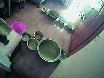 青島新婚小夫妻忘關(guān)水龍頭淹兩層鄰居 平時不來往 青島新婚小夫妻忘關(guān)水龍頭淹兩層鄰居 平時不來往