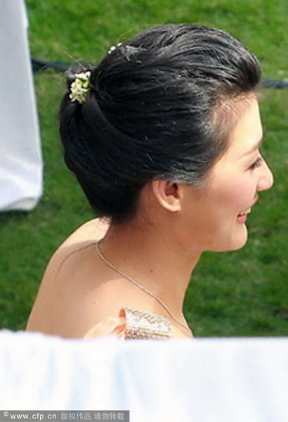 郭晶晶、霍啟剛注冊結(jié)婚 郭晶晶父母現(xiàn)身吳敏霞領(lǐng)銜伴娘團