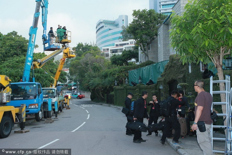 郭晶晶、霍啟剛注冊結(jié)婚 郭晶晶父母現(xiàn)身吳敏霞領(lǐng)銜伴娘團