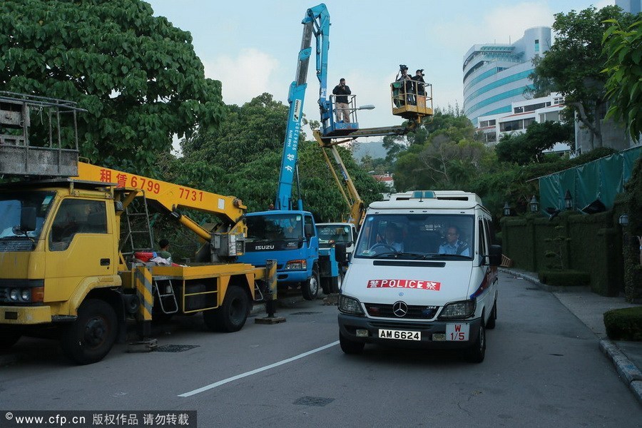 郭晶晶、霍啟剛注冊(cè)結(jié)婚 郭晶晶父母現(xiàn)身吳敏霞領(lǐng)銜伴娘團(tuán)