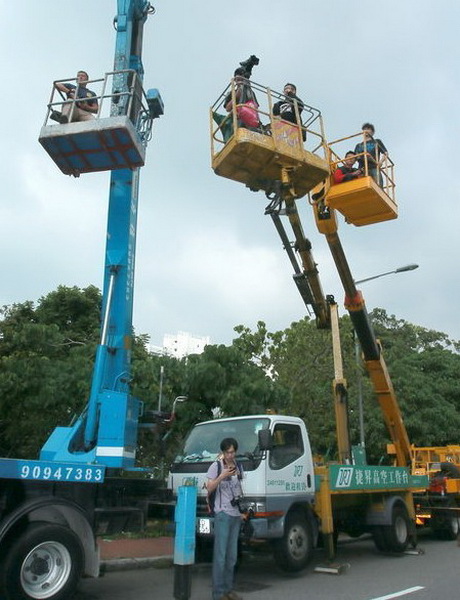 郭晶晶、霍啟剛注冊(cè)結(jié)婚 郭晶晶父母現(xiàn)身吳敏霞領(lǐng)銜伴娘團(tuán)