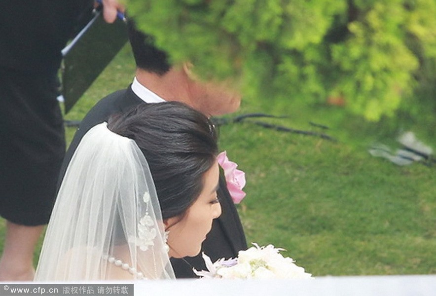 郭晶晶、霍啟剛注冊結(jié)婚 郭晶晶父母現(xiàn)身吳敏霞領(lǐng)銜伴娘團