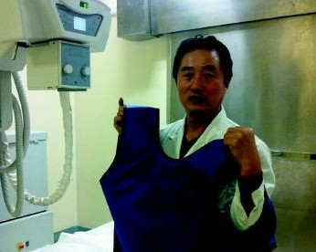 X光檢查需穿防護(hù)服 不少患者不知如何使用