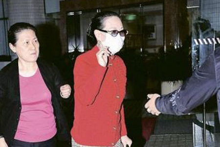 賭王之前慶生，二太到場(chǎng)后避與四太碰頭