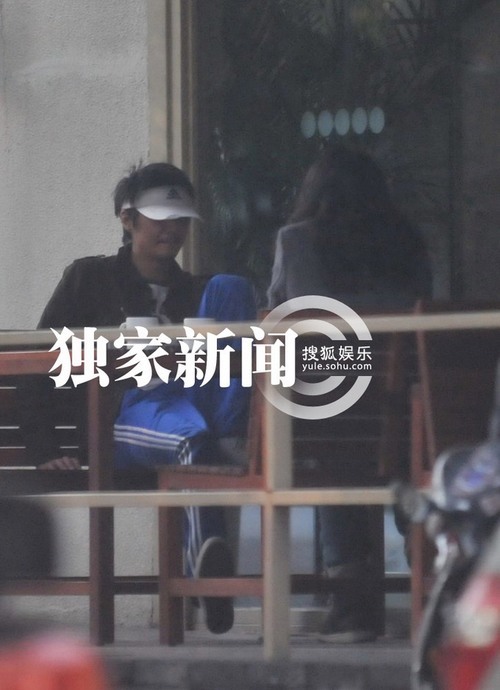 樸樹復出邋遢現(xiàn)身街頭 瞞著媳婦偷會長發(fā)美女