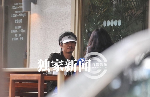 樸樹復出邋遢現(xiàn)身街頭 瞞著媳婦偷會長發(fā)美女