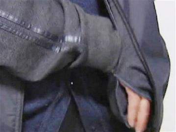 現(xiàn)金取兩萬(wàn)衣袋沒(méi)底漏一半 現(xiàn)金取兩萬(wàn)衣袋沒(méi)底漏一半