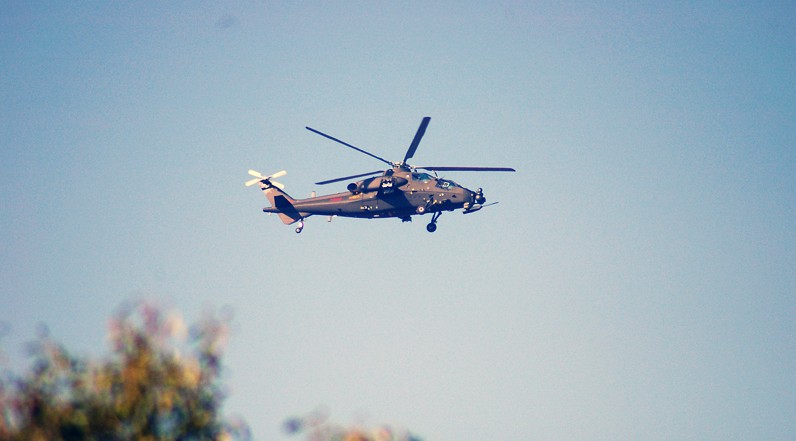 解放軍武直10首次公開亮相 被譽坦克終結(jié)者