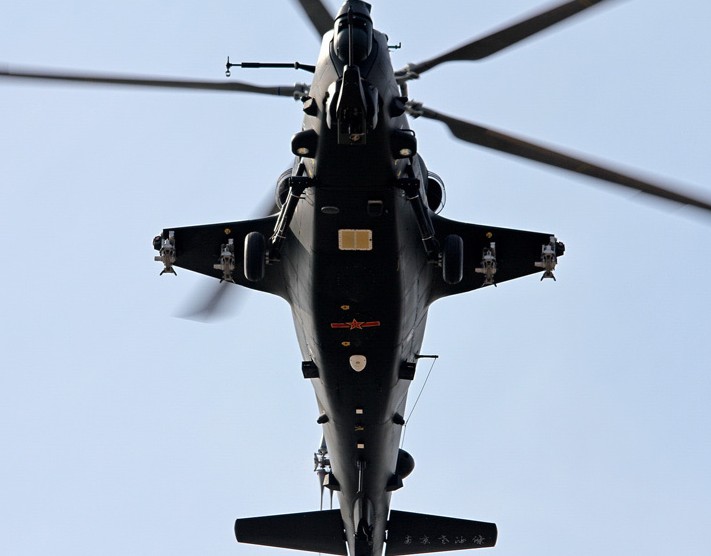 解放軍武直10首次公開亮相 被譽坦克終結(jié)者