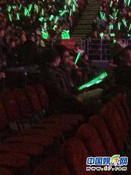 大S素顏亮相 和老公汪小菲甜蜜看演唱會(huì)