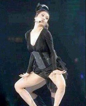 明星演唱會(huì)霹靂震震 各種秀底線