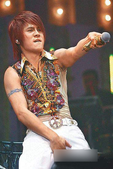 明星演唱會(huì)霹靂震震 各種秀底線(xiàn)