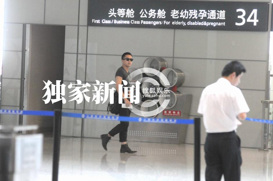 孫儷帶寶寶離滬返京手忙腳亂 鄧超成甩手掌柜獨(dú)自逍遙