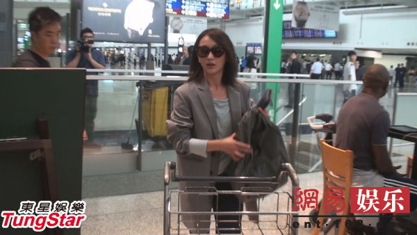 周迅機(jī)場發(fā)飆 拂袖而去