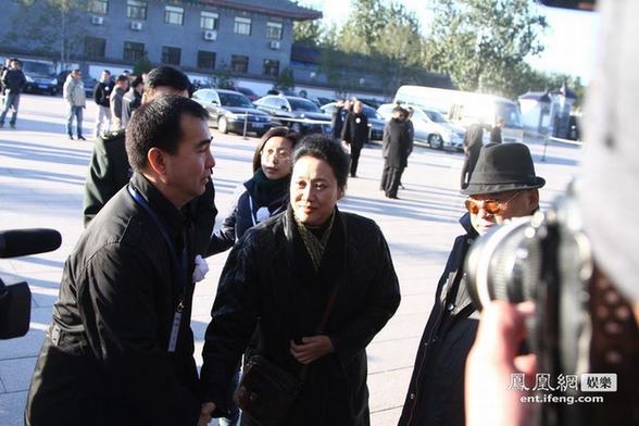 李默然追悼會(huì)北京八寶山舉行 戴玉強(qiáng)李金斗閻肅等素裝到場(chǎng)