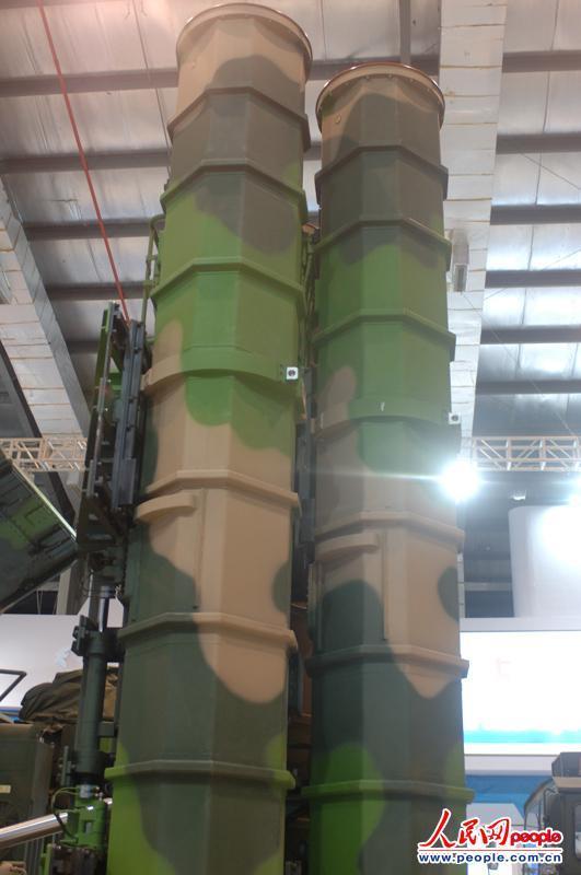 FD-2000中遠(yuǎn)程導(dǎo)彈發(fā)射筒。攝影：閆嘉琪