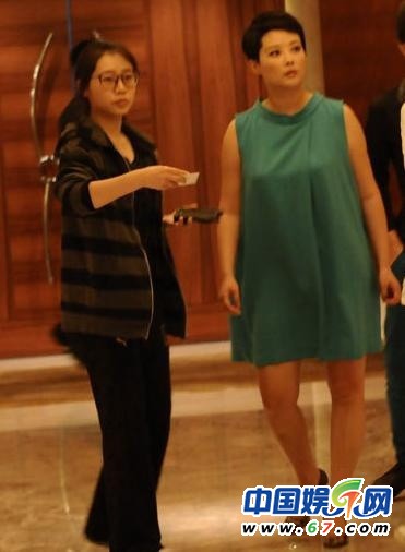 袁莉稱并未懷孕被疑小產 曾多次被拍大肚出行