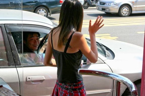 臺(tái)灣檳榔西施揭秘 專(zhuān)供男人消費(fèi)