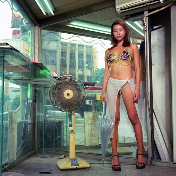 臺灣檳榔西施揭秘 專供男人消費(fèi)