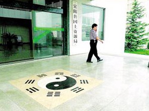 部分官員篤信風水 分析稱因官場高度不確定性 部分官員篤信風水 分析稱因官場高度不確定性