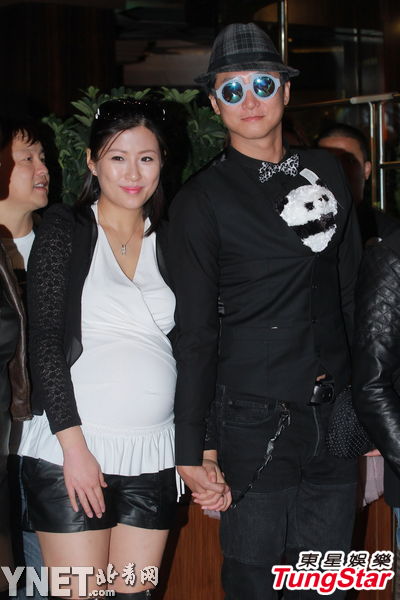 洪天明周家蔚夫婦秀恩愛(ài)