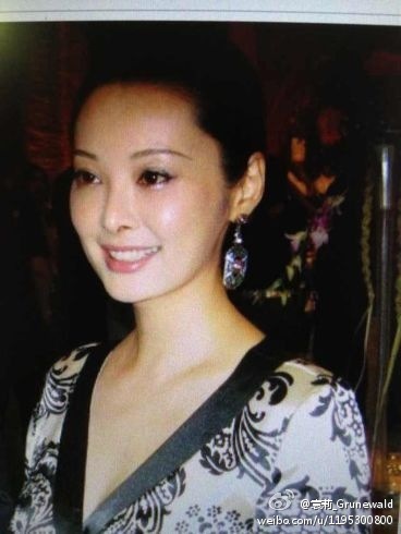 粉絲雷舉盤點(diǎn)：趙薇被村民開(kāi)拖拉機(jī)狂追 張柏芝遭襲胸