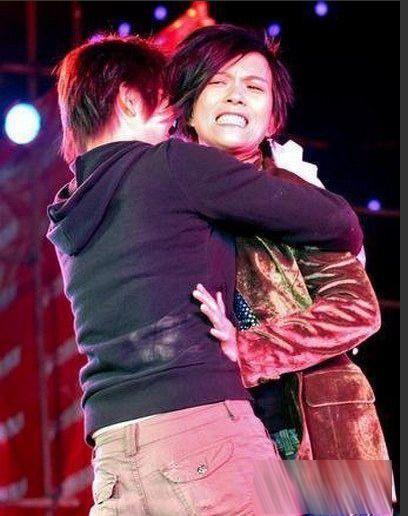 粉絲雷舉盤點(diǎn)：趙薇被村民開拖拉機(jī)狂追 張柏芝遭襲胸