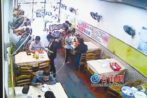 福建一名男子吃霸王餐后假裝吐血獲店家賠償(圖)