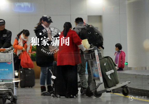 王學兵深夜攜新女友回家