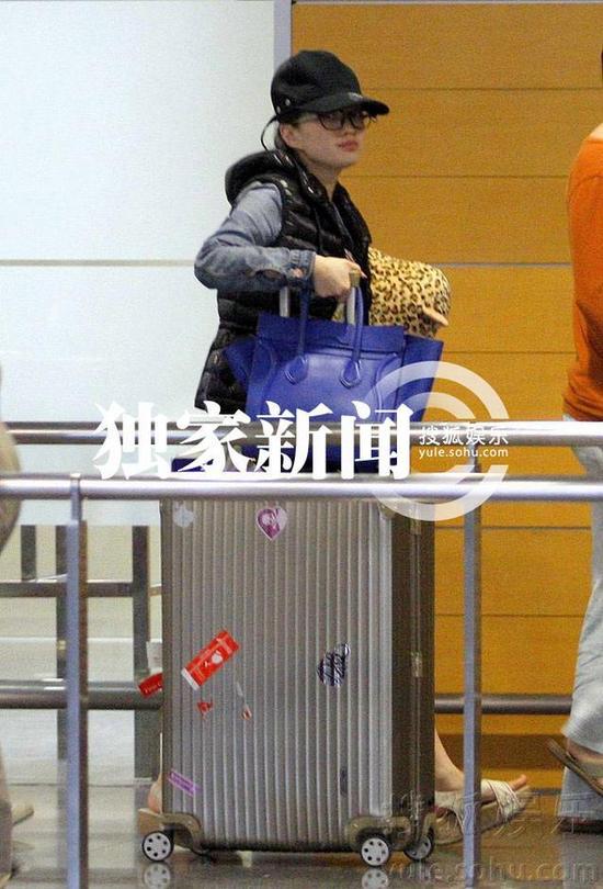 好聲音學員走穴忙 李代沫抱枕賣萌丁丁名牌傍身