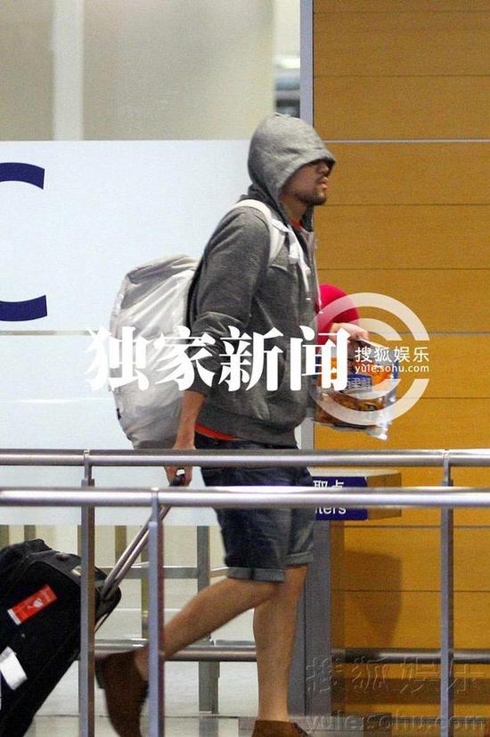 好聲音學員走穴忙 李代沫抱枕賣萌丁丁名牌傍身