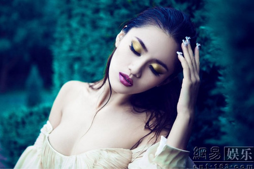 徐崢酒店私會(huì)女子王熙然身份曝光 曾登《男人裝》海量私照曝光