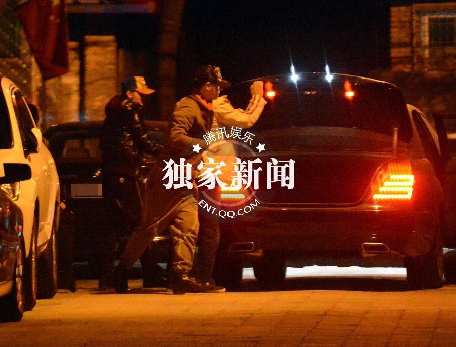 任重回京女友曝光似張儷百萬豪車接機(jī) 直奔父母家已然成“熟人”