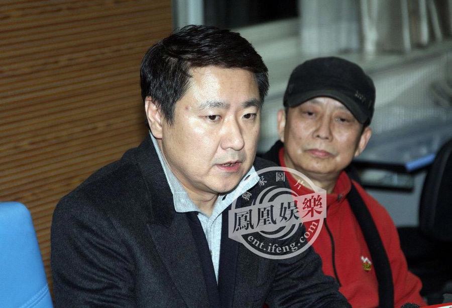 黃曉明拍戲摔傷左腿骨折 于東現場致歉