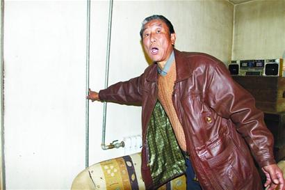 青島供暖問題多:洗澡靠勇氣披被看電視 關(guān)鍵時(shí)刻爐子替