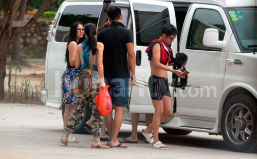 章子怡撒貝寧同游，戀情被曝光