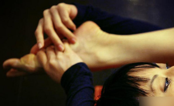 曝鋼管舞女郎年收入達(dá)七八十萬