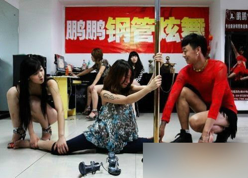曝鋼管舞女郎年收入達(dá)七八十萬(wàn)