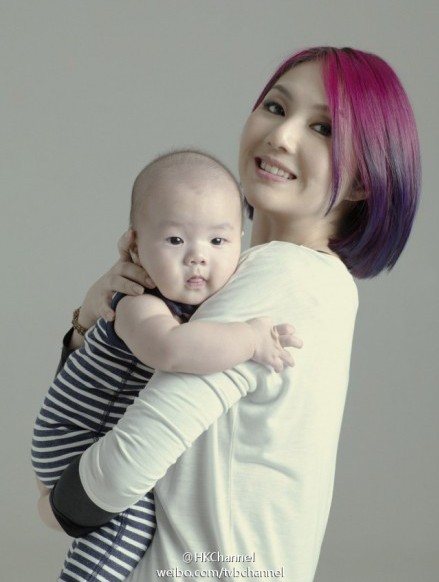 陳慧琳楊千嬅領銜攜子女拍公益年歷 星寶貝首次亮相