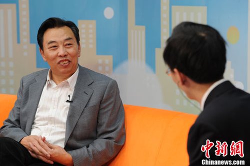 住建部政策研究中心副主任王玨林在作客中新網(wǎng)視頻訪談 張云龍 攝