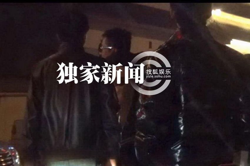 孫浩掐男人臉蛋玩親親 毛寧尷尬扭頭回避