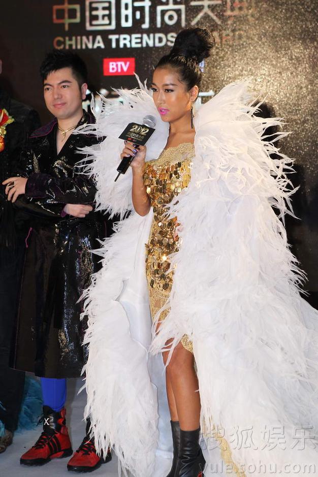 吉克雋逸T臺處女秀