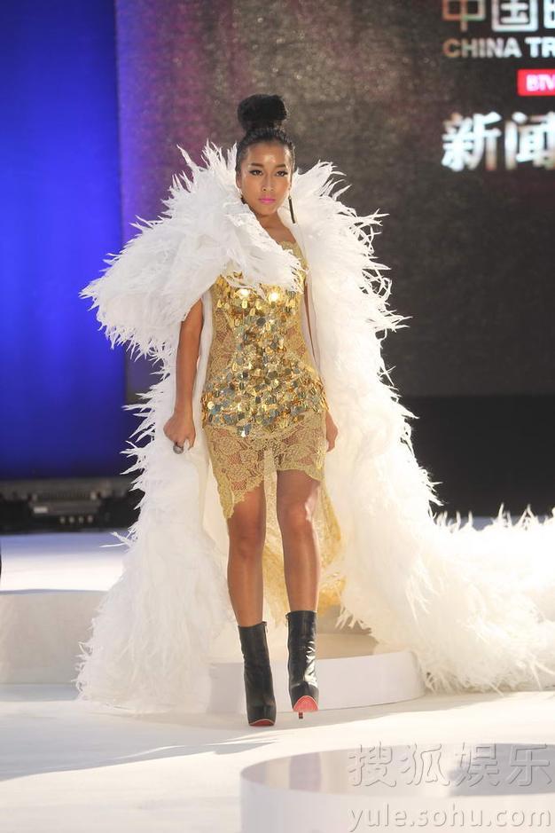 吉克雋逸T臺(tái)處女秀