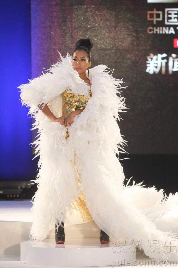 吉克雋逸T臺(tái)處女秀