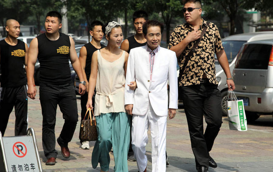 中國“干爹文化”尷尬了誰？